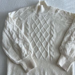 Abercrombie & Fitch Cream Sweater. Size M.